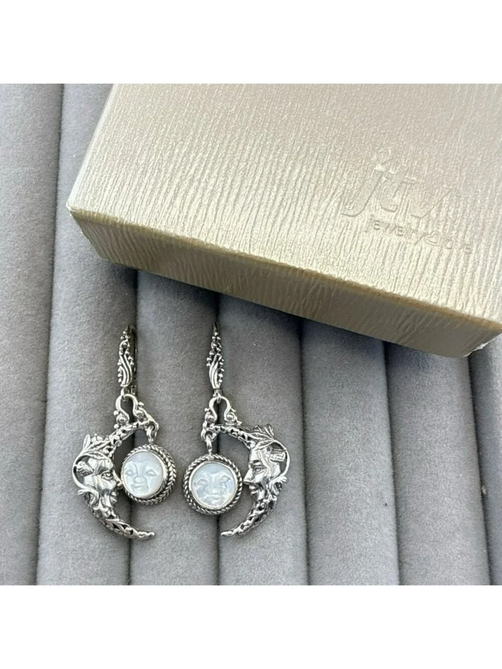 Sarda Sterling Silver Earrings Moon Face Celestial Mother of Pearl Drop Bali 925